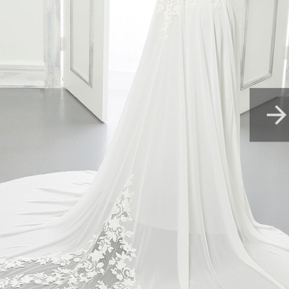 Brand new Wedding Dress - Picture 2 of 5